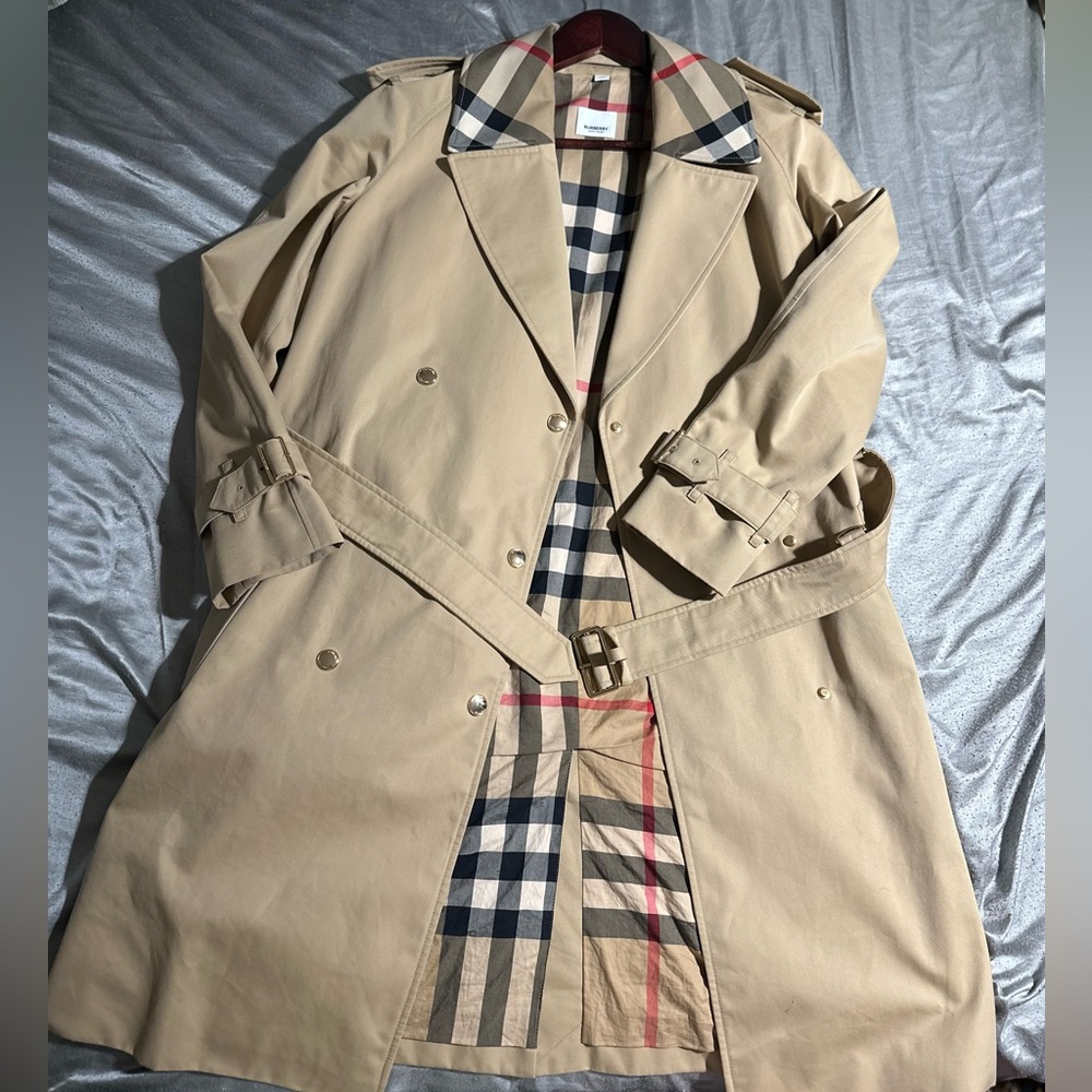 Burberry Beige Honey Double-Breasted Trench Coat size 0 gold buttons and belt